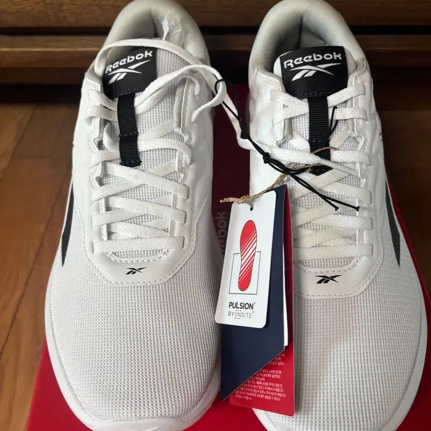[BUNJANG] Reebok White Sneakers with Original Box / 리복 흰색 운동화 + 정품 박스