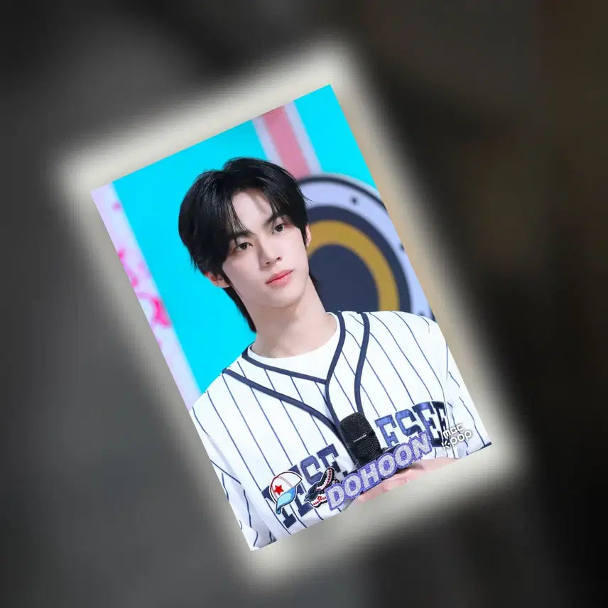 [BUNJANG] TWS Dohun Signed Polaroids Music Core MC / 투어스 tws 도훈 싸폴 싸인 폴라 포카 음악중심 음중 mc석 양도