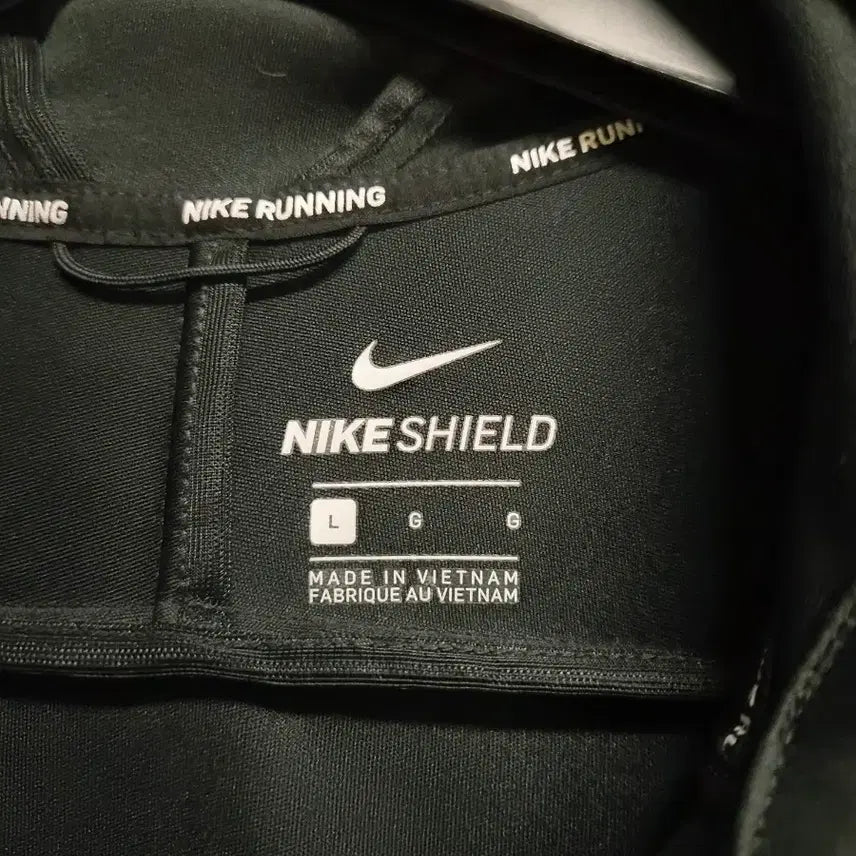[SOLD OUT] 택포)나이키 블랙 NIKE Shield 후드 집업L