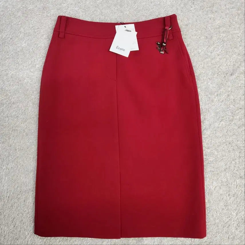[BUNJANG] ECOLE H-Line Skirt Red / [새상품] ECOLE 브로치 포인트 H라인 스커트 레드 55~66