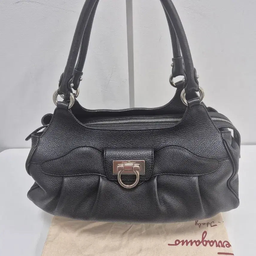 [BUNJANG] Salvatore Ferragamo Gancini Shoulder Bag / 페라가모 간치니 숄더백