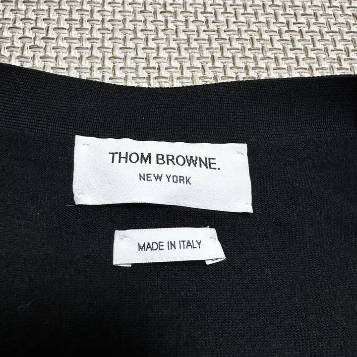 [BUNJANG] Thom Browne Black Wool Cardigan with Diagonal Stripe Armband / [4/당일배송] 25ss 톰브라운 사선완장 블랙 울가디건