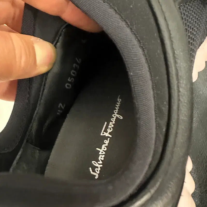 [BUNJANG] Ferragamo Sneakers (Size 5C/225) / 정품 페라가모 스니커즈 신발 5C/225