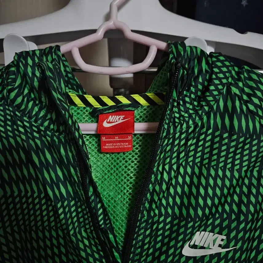[BUNJANG] Nike Lightweight Cooling Woven Windbreaker Jacket (Size 95) / (새옷수준,정품)나이키 얇은 냉감원단 우븐 바람막이 후드 경량자켓, 95