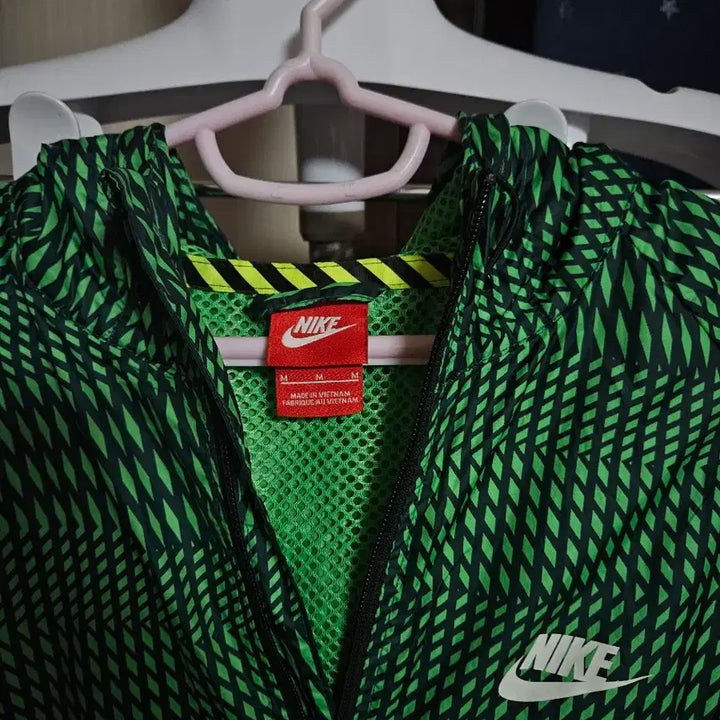 [BUNJANG] Nike Lightweight Cooling Woven Windbreaker Jacket (Size 95) / (새옷수준,정품)나이키 얇은 냉감원단 우븐 바람막이 후드 경량자켓, 95