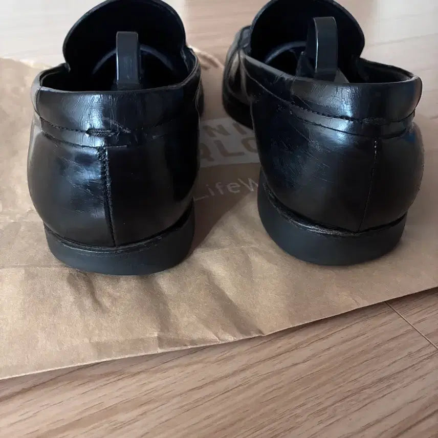 [SOLD OUT] 프라다 로퍼 UK 8.5
