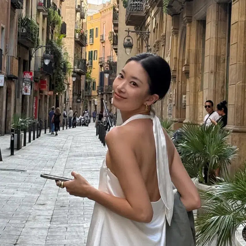 [BUNJANG] H.Mode Satin Halter Blouse / 에이치모드 새틴 스카프 홀터 블라우스 Satin halter blouse