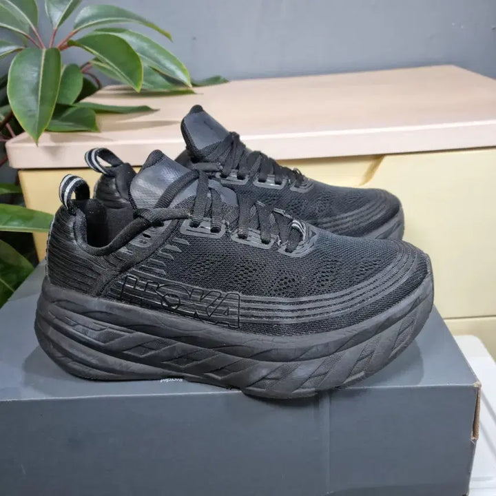 [BUNJANG] Hoka Running Shoes (235) / 호카  운동화 러닝화 (235)