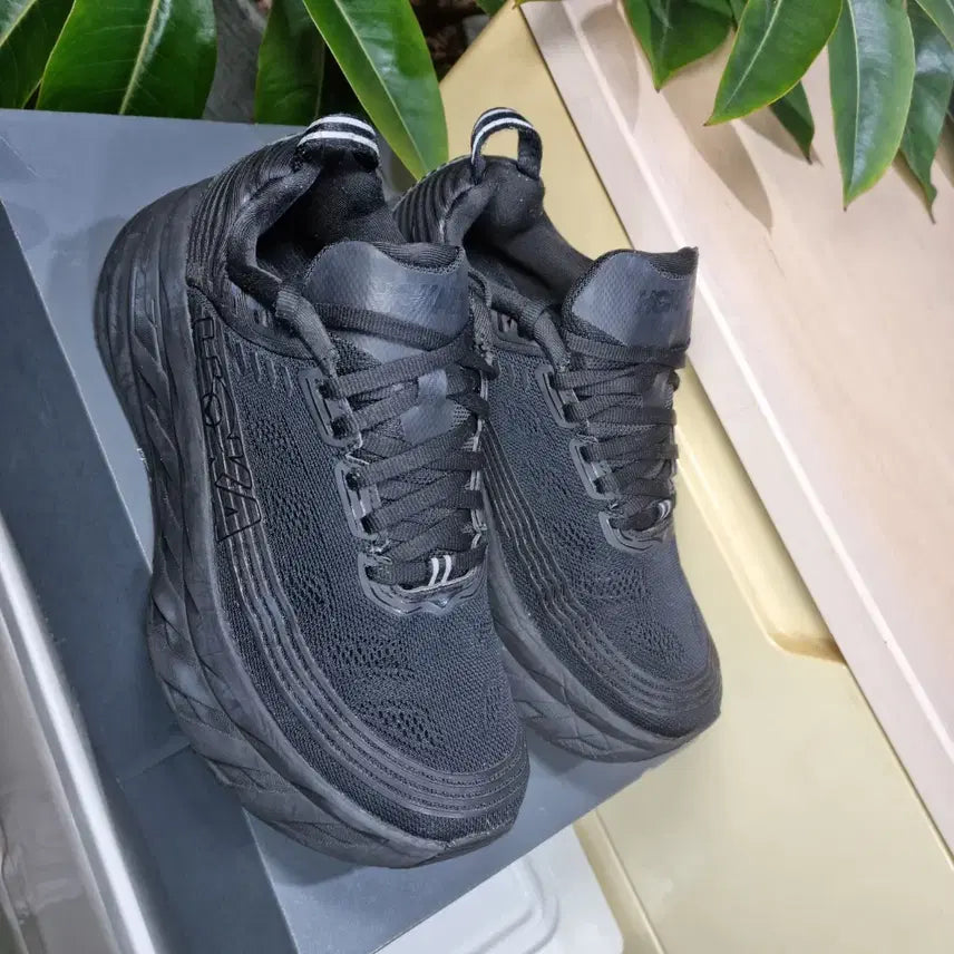 [BUNJANG] Hoka Running Shoes (235) / 호카  운동화 러닝화 (235)