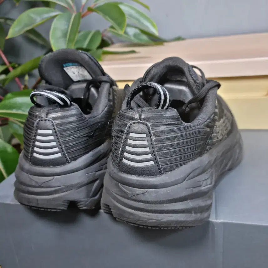 [BUNJANG] Hoka Running Shoes (235) / 호카  운동화 러닝화 (235)