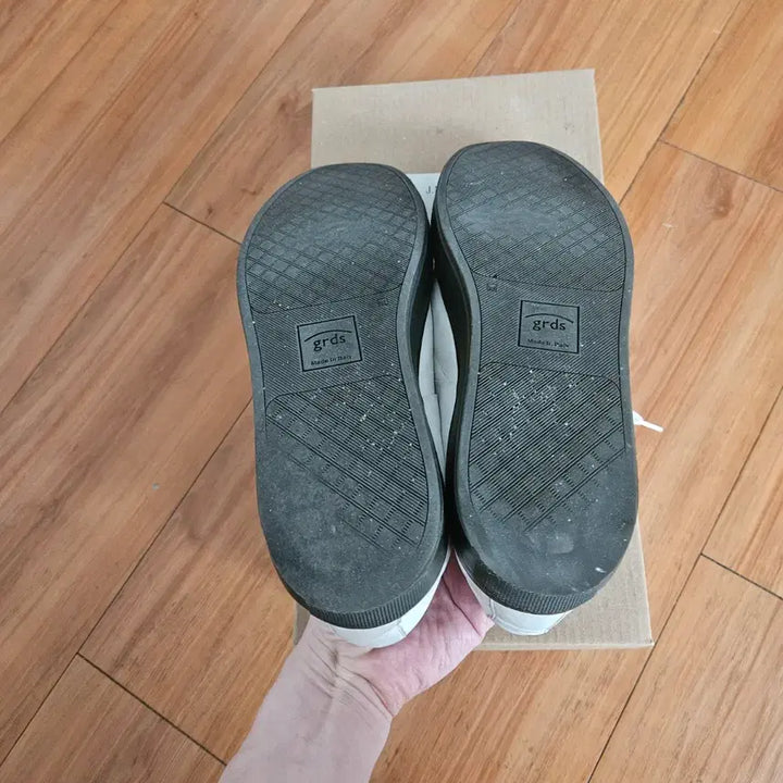 [BUNJANG] Gradas x Document Blusher Leather Sneakers / 그라더스 x 도큐먼트 blusher 03 leather