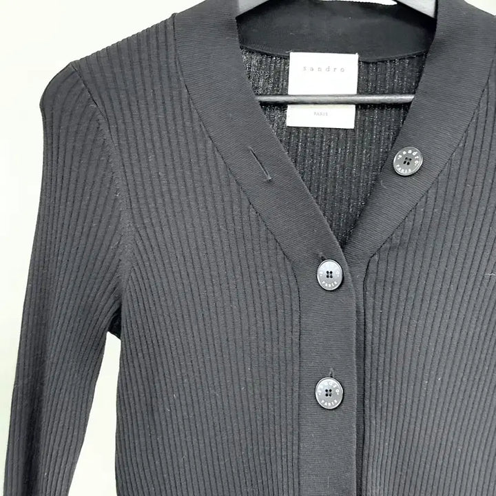 [BUNJANG] Sandro Black Big Button V-Neck Ribbed Cardigan / 산드로 블랙 빅버튼 브이넥 리브드 가디건