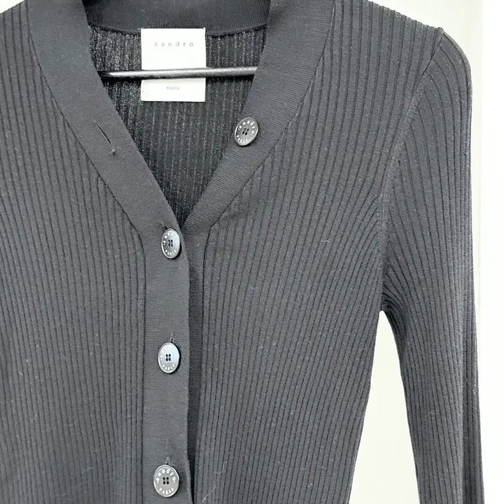 [BUNJANG] Sandro Black Big Button V-Neck Ribbed Cardigan / 산드로 블랙 빅버튼 브이넥 리브드 가디건