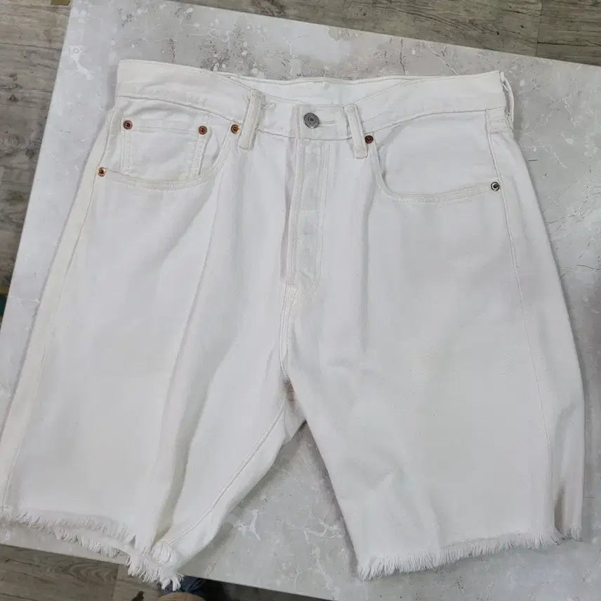 [SOLD OUT] Levi&