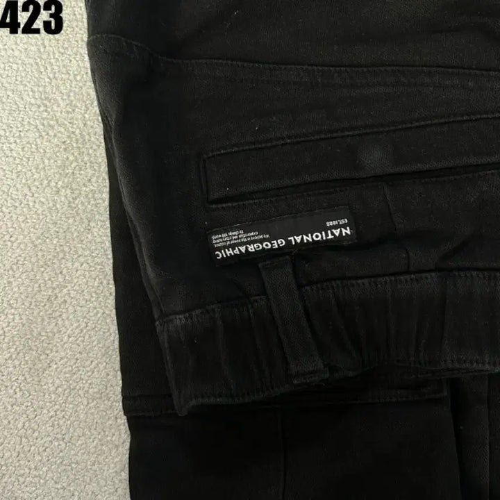 [SOLD OUT] 내셔널지오그래픽 블랙 카고 조거팬 m
