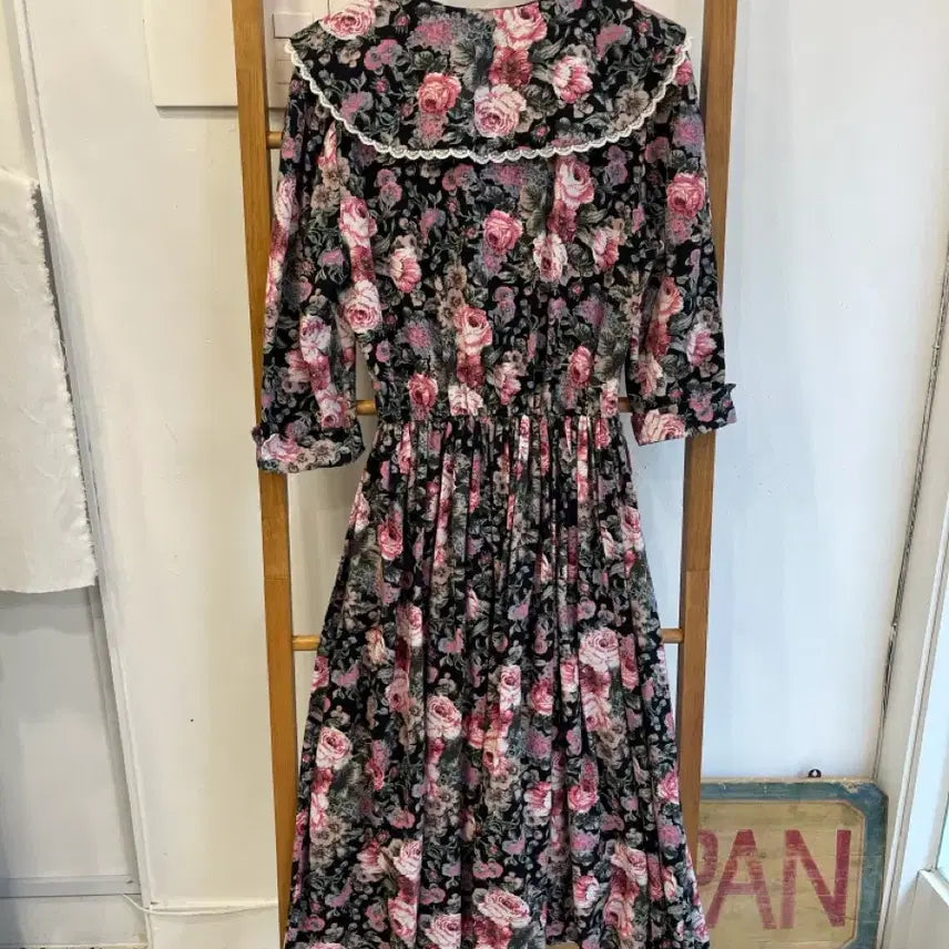 [SOLD OUT] [USA 빈티지] TINA BARRIE 빅 칼라 플로럴 레이스 원피스