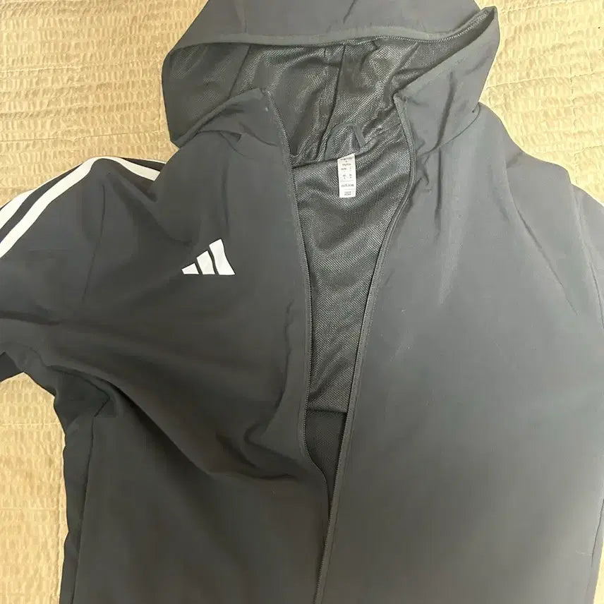 [BUNJANG] Adidas Black Hooded Windbreaker / 아디다스 검정색 후드 윈드브레이커