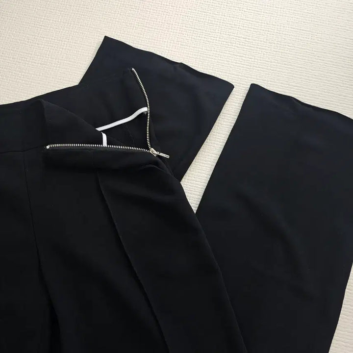 [BUNJANG] Simple Side Zipper Slacks - M Size / 