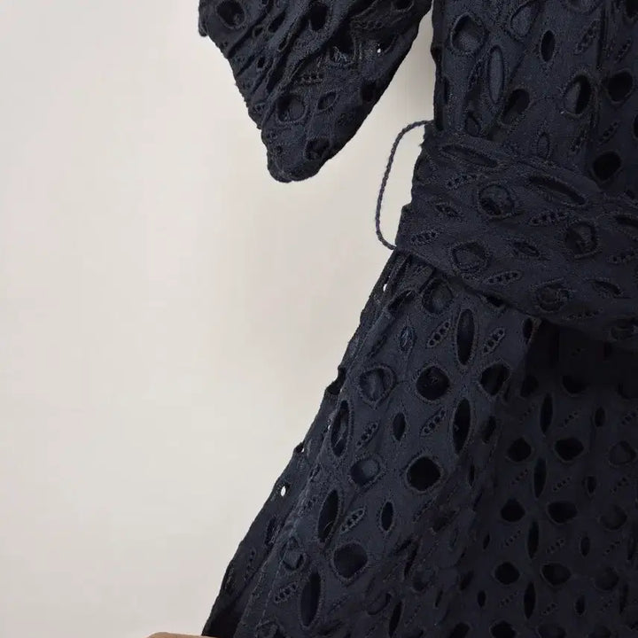 [SOLD OUT] 라우렐 블랙 아일렛 펀칭 원피스