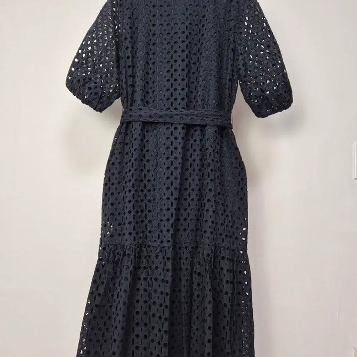 [SOLD OUT] 라우렐 블랙 아일렛 펀칭 원피스