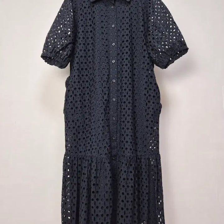 [SOLD OUT] 라우렐 블랙 아일렛 펀칭 원피스