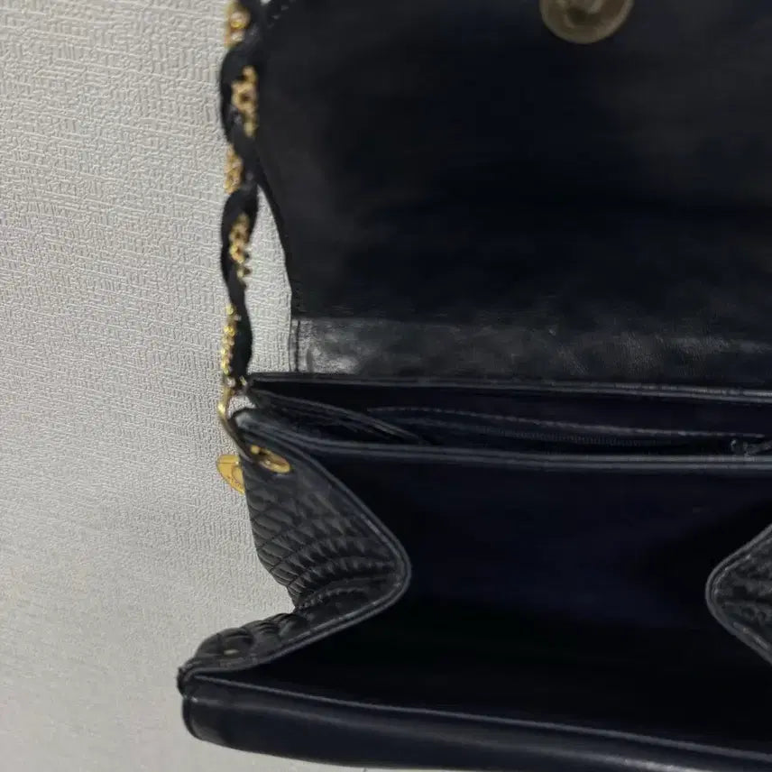 [BUNJANG] Bally Quilted Chain Crossbody Bag / 발리 퀄팅 체인 크로스백