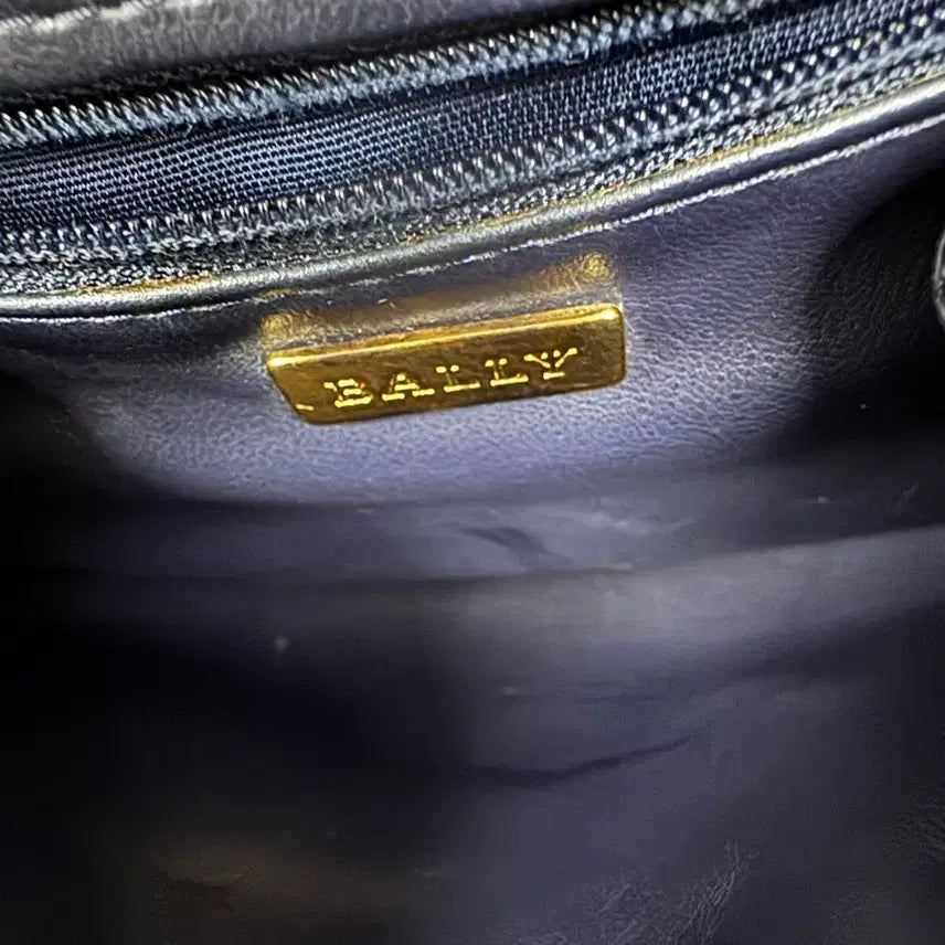 [BUNJANG] Bally Quilted Chain Crossbody Bag / 발리 퀄팅 체인 크로스백