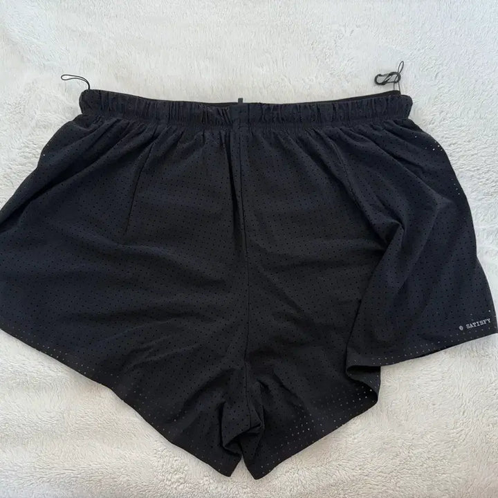[BUNJANG] Satisfy Space-O 2.5 Shorts - Black (M) / 세티스파이 Space-O 2.5 쇼츠 블랙 M사이즈