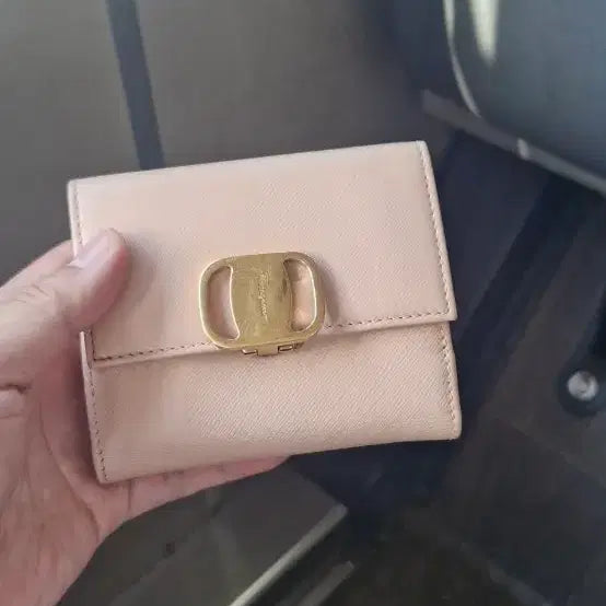 [BUNJANG] Ferragamo Baby Pink Wallet / 페라가모 베이비핑크 반지갑