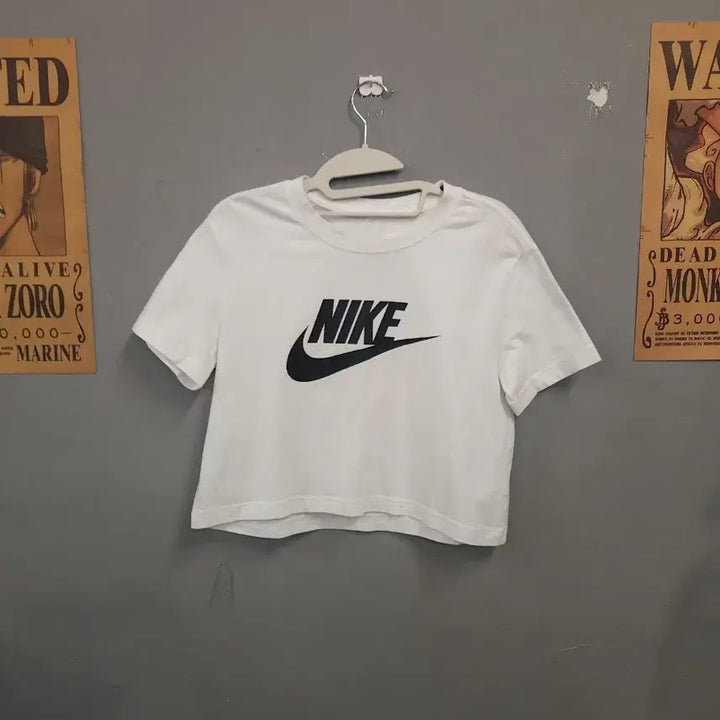 [SOLD OUT] 나이키 흰색 크롭반팔 티셔츠 여성