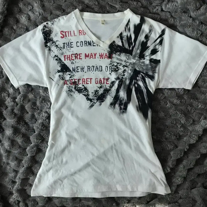 [SOLD OUT] 일본빈티지 펑크 갸루 브이넥 슬림핏 반팔티