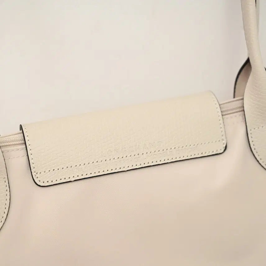[BUNJANG] 롱샴 클러치백  토트백 화이트  나일론 소가죽 라지 사이즈 여성 / 롱샴 클러치백  토트백 화이트  나일론 소가죽 라지 사이즈 여성