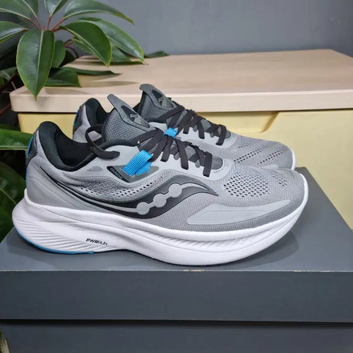 [BUNJANG] Saucony Guide 16 Running Shoes (255) / Saucony Guide 16 런닝화 (255)