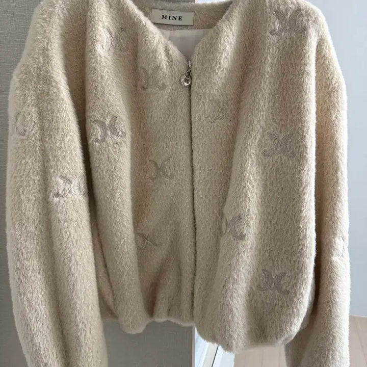 [BUNJANG] MINE Collarless Zip-up Jacket / 마인 엠블럼 칼라리스 집업 한섬