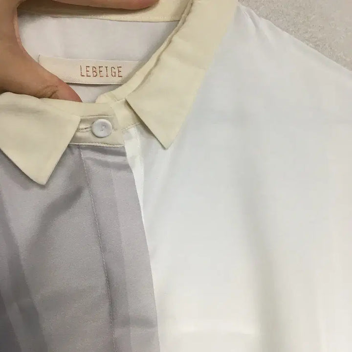 [SOLD OUT] 르베이지 실크배색 카라 블라우스 F