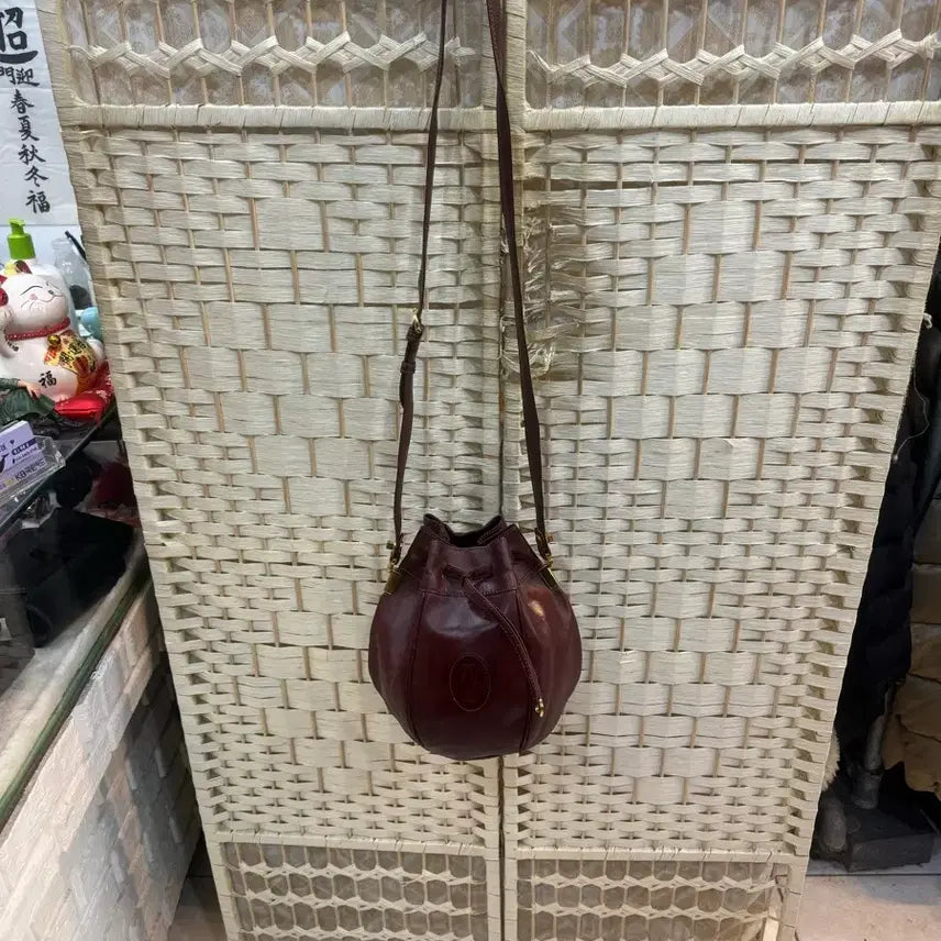 [SOLD OUT] 정품 까르띠에 버킷백 팝니다