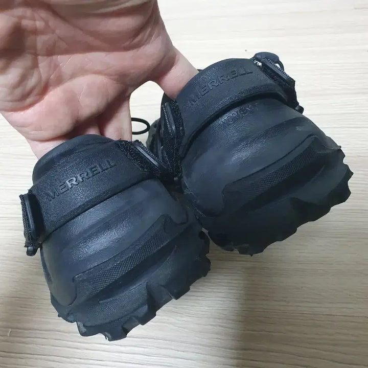 [SOLD OUT] 머렐 하이드로 목 AT 케이지 샌들 240