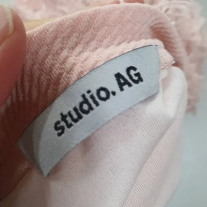 [BUNJANG] studio.AG 여성 23년 핑크 반팔 티셔츠 66 / studio.AG 여성 23년 핑크 반팔 티셔츠 66