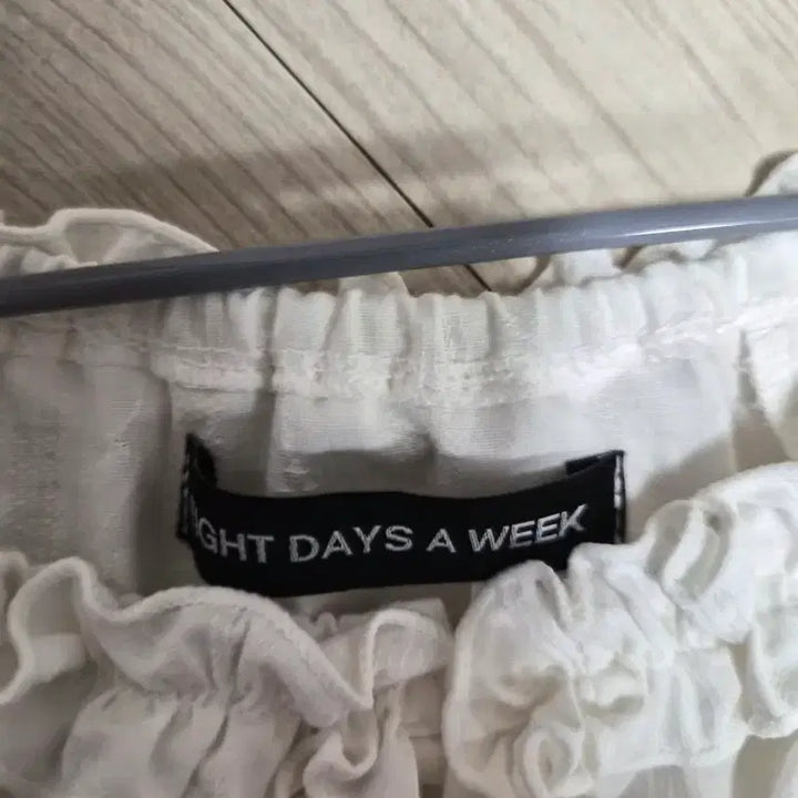[BUNJANG] 8ight Days a Week Short Sleeve Blouse / 에잇데이즈어위크 반팔 블라우스 새상품