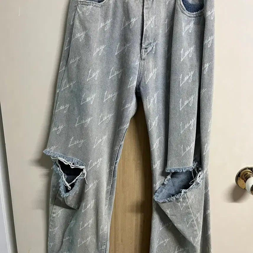 [BUNJANG] Leey Logo Slit Jeans / Leey로고트임청바지s