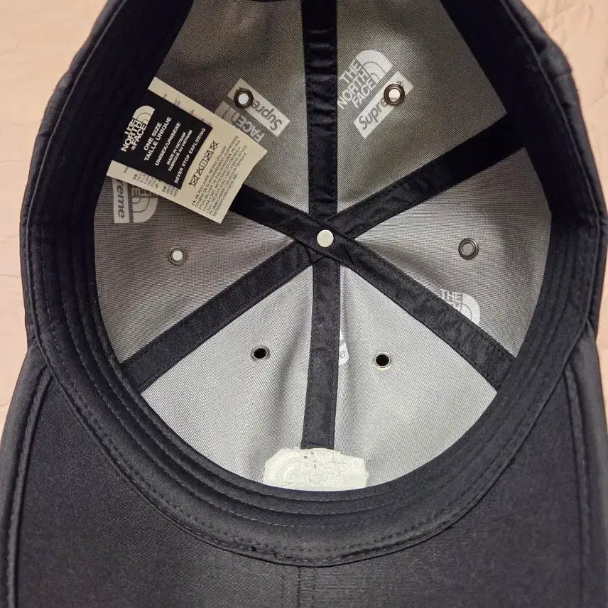 [BUNJANG] Supreme x The North Face Split 6-Panel Cap / 슈프림 x 노스페이스 스플릿 6-패널 블랙