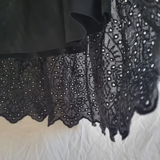 [BUNJANG] Black Punching Lace Long Skirt / 펀칭 레이스 자수 롱 스커트 블랙