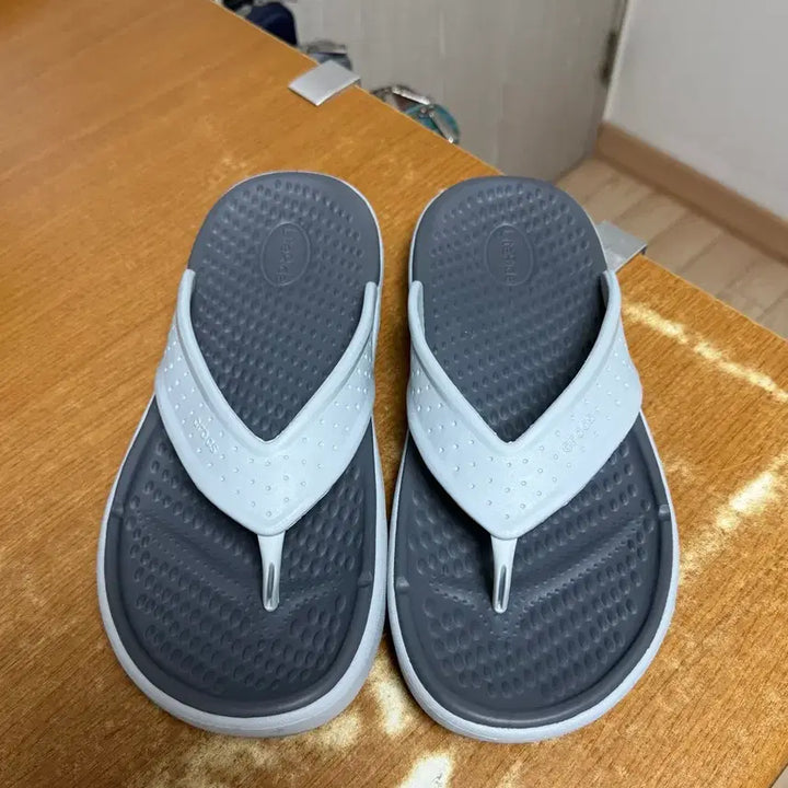 [BUNJANG] Crocs InMotion Flip-Flops 280 (M10) / 크록스 인모션 플립 쪼리 280 신품급