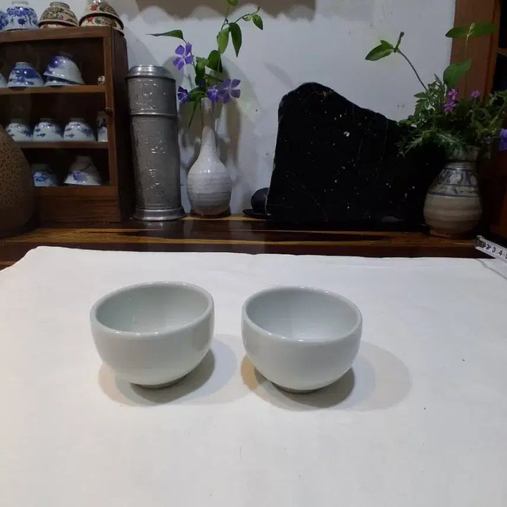 [BUNJANG] Master Kim Young-soo Celadon Oval Tea Cups (Set of 2) / 장작가마 육산 김영수 백자오목잔2점