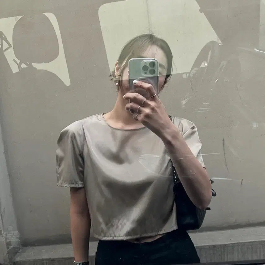 [BUNJANG] Frost J Silk-Style Crop Blouse / [프로스트제이] 실크st 크롭 슬릭 반팔 블라우스