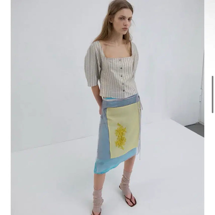 [BUNJANG] Overdue Flare Square Neck Volume Blouse / 오버듀플레어 신상 새상품 스퀘어넥 볼륨블라우스 여성반팔블라우스 반팔원피스
