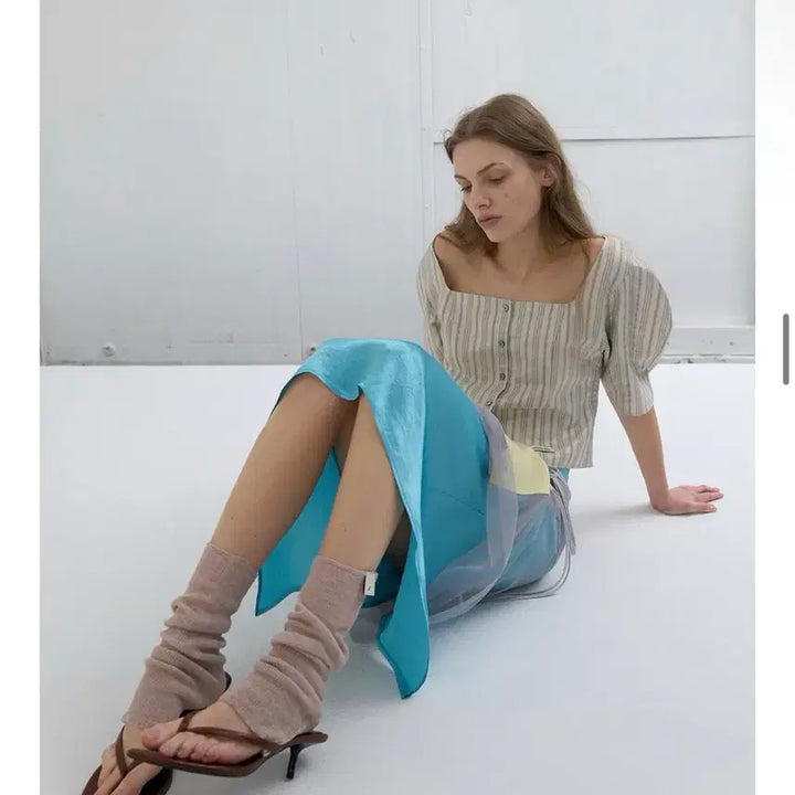[BUNJANG] Overdue Flare Square Neck Volume Blouse / 오버듀플레어 신상 새상품 스퀘어넥 볼륨블라우스 여성반팔블라우스 반팔원피스