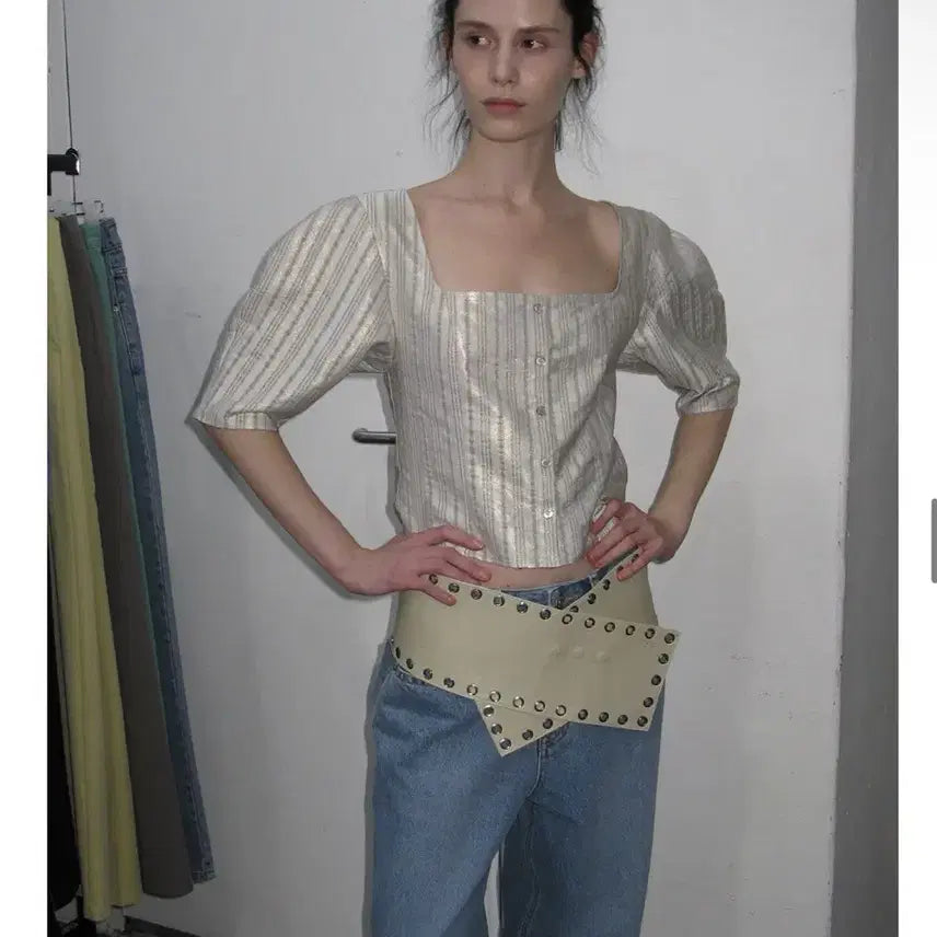 [BUNJANG] Overdue Flare Square Neck Volume Blouse / 오버듀플레어 신상 새상품 스퀘어넥 볼륨블라우스 여성반팔블라우스 반팔원피스