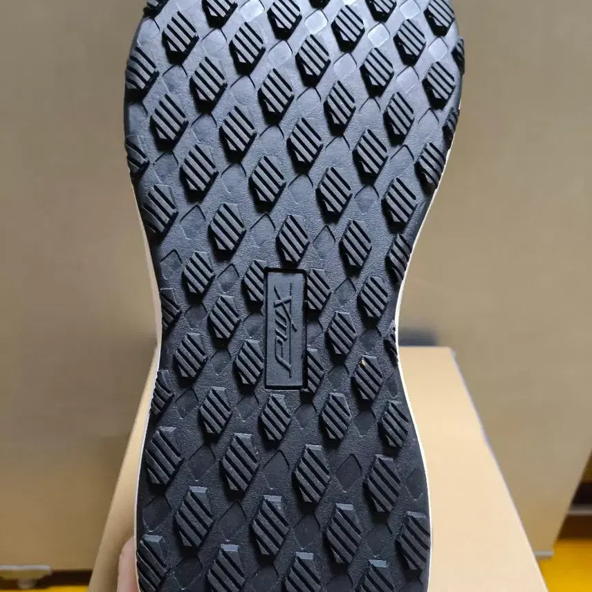 [SOLD OUT] (새상품)260 남성 발볼 넓은 특허 운동화 경량 통기성 프로월드컵