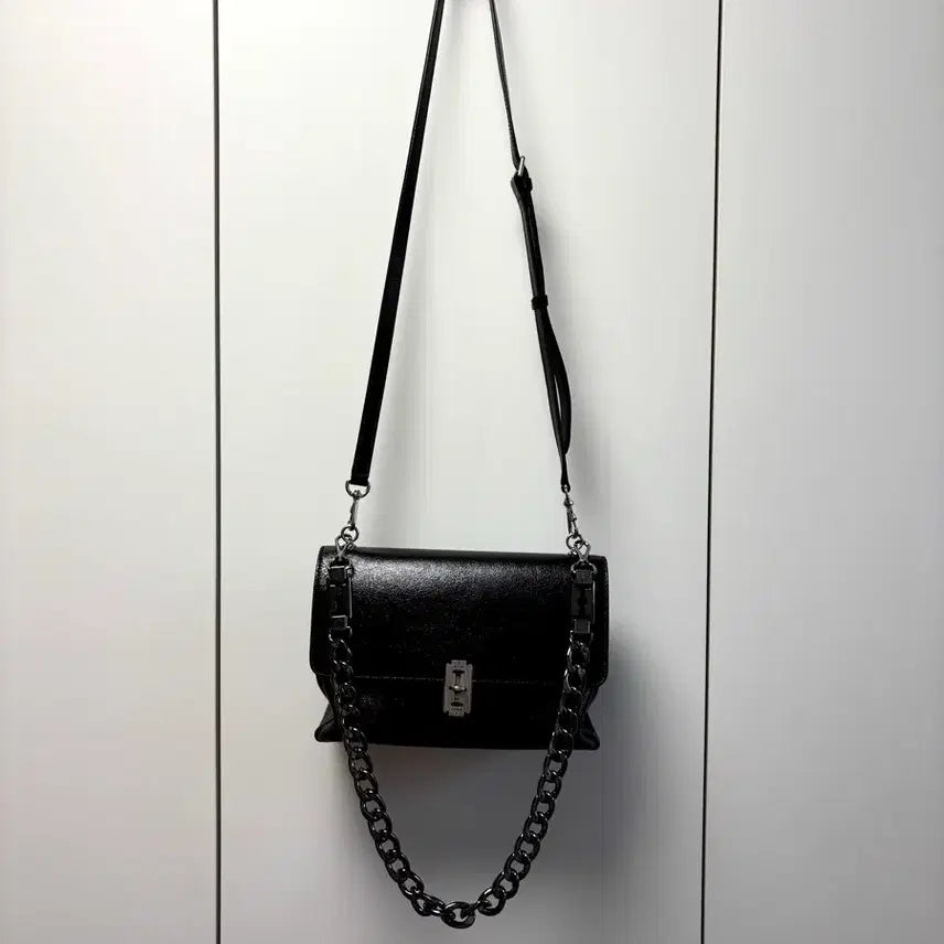 [BUNJANG] Vunque Baguette Shoulder Bag Small Black + Chain / 분크 바게트 숄더 백 스몰 블랙 +체인